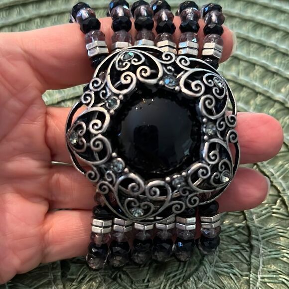 Gorgeous 6 strand black beaded bracelet w/ large silver & black medallion EUC - Picture 3 of 8